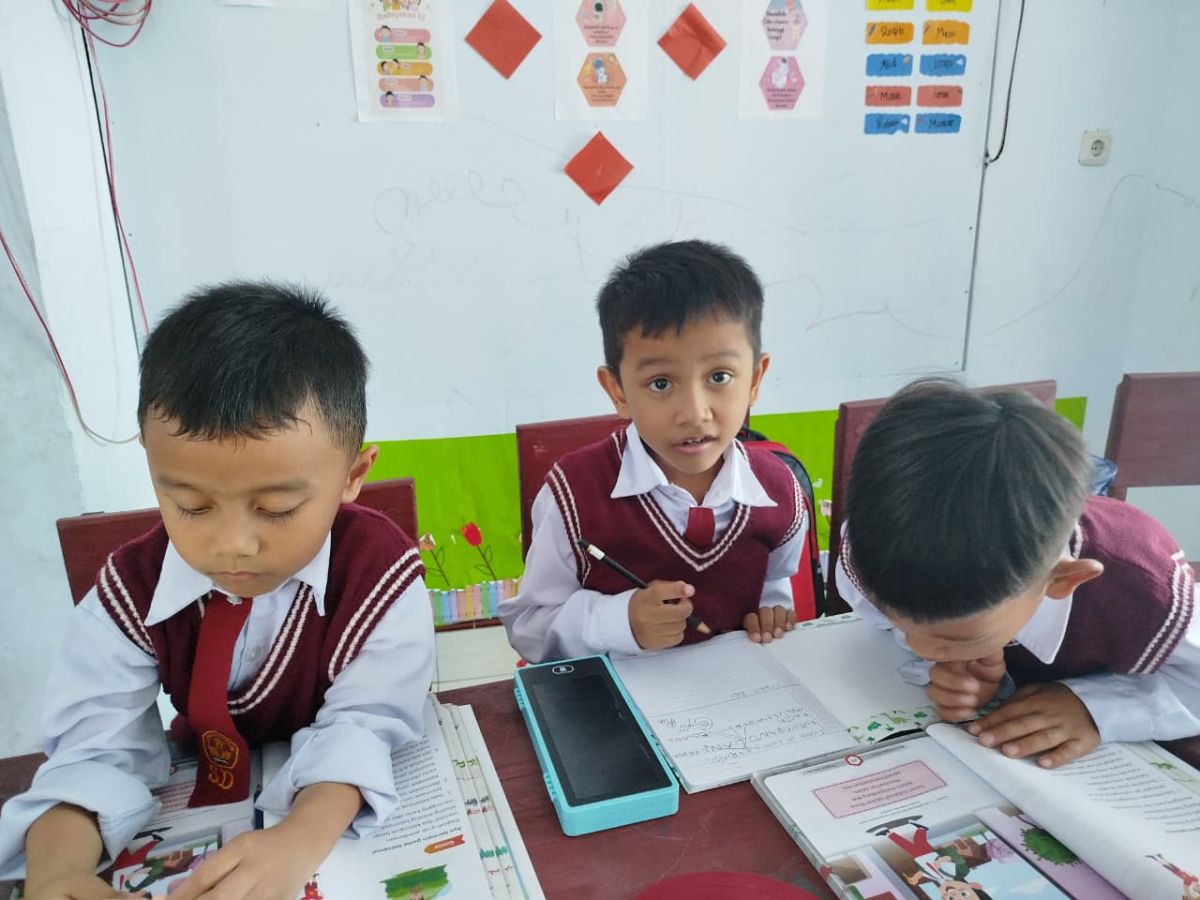 Melatih Algoritma Tanpa Layar: Mengapa 'Unplugged Coding' Jadi Unggulan di SDIT Darussalam?