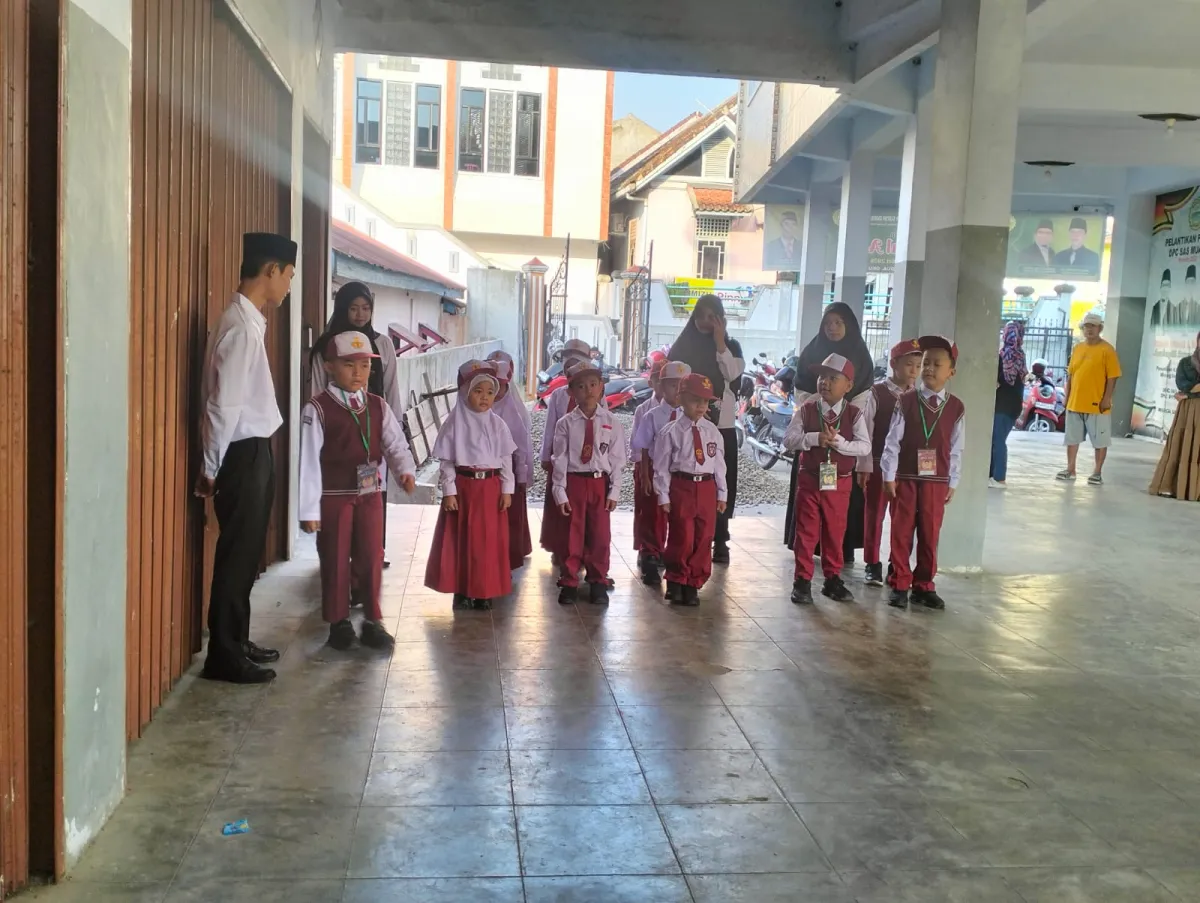 Upacara Bendera SDIT Darussalam Muaradua