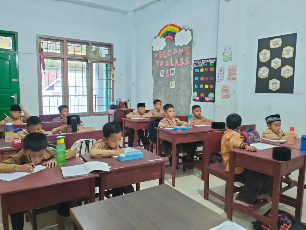 Kegiatan Belajar Mengajar Kelas II SDIT Darussalam Muaradua